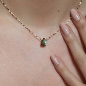 14KY gold Necklace w a pear shape Labradorite